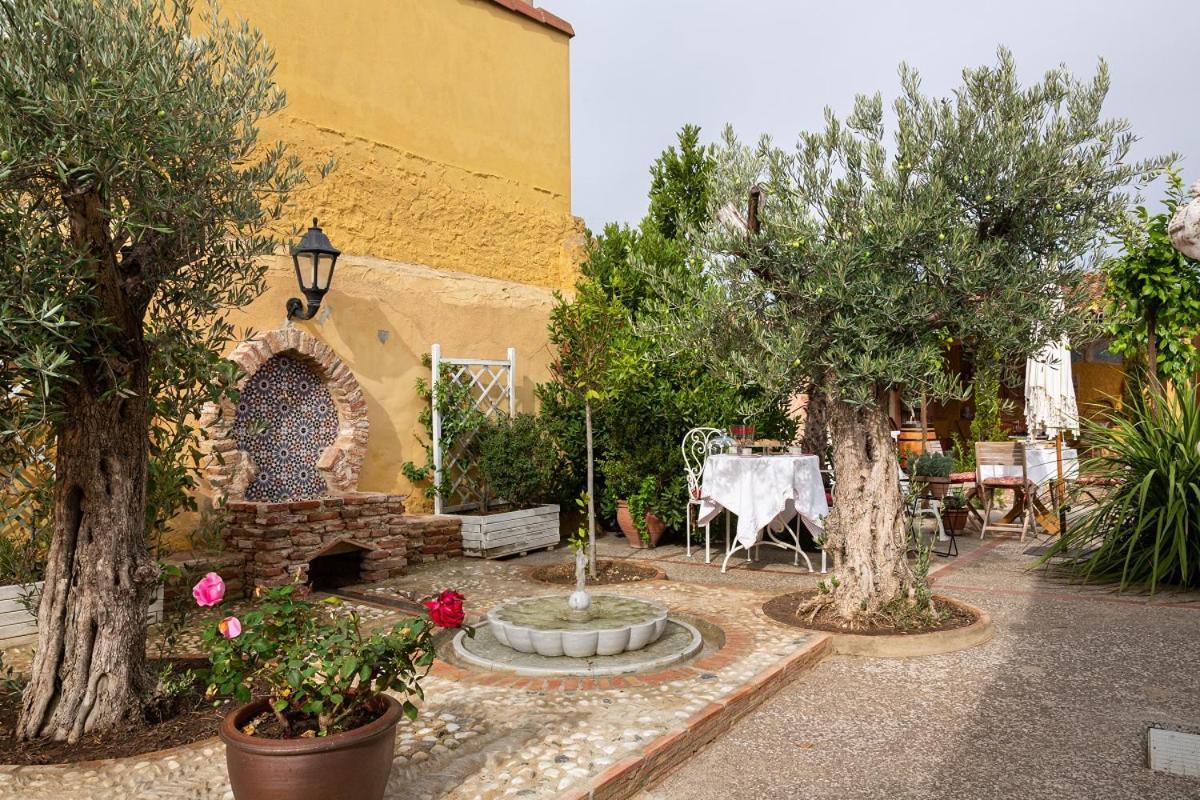 Beautiful Alamedas - Una Casa Rural Con Una Historia Unica Castronuno Bagian luar foto
